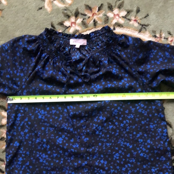 Cute, feminine blouse by Philosophy - peasant style size M - Picture 7 of 7